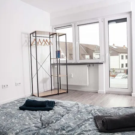 Helle 2-zi. Wohnung, Netflix/wifi, Hockenheimring *